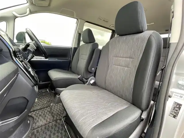 トヨタ ヴォクシー ZS 煌 岩手県 2010(平22)年 17.8万km シルバーM 4WD 純正ＨＤＤナビ ＴＶ Ｂｌｕｅｔｏｏｔｈ　AUX バックカメラ　両側パワースライドドア　ビルトインETC　オートライト スマートキー