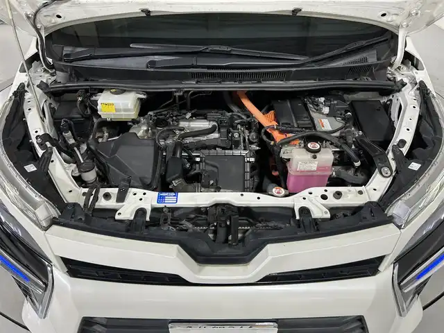 トヨタ ヴォクシー ハイブリッド ZS 煌 佐賀県 2018(平30)年 14.1万km ホワイトパールクリスタルシャイン アルパイン１１インチナビ　/アルパインフリップダウンモニター　/両側パワースライドドア　/衝突被害軽減装置　/レーンキープアシスト　/オートマチックハイビーム/バックカメラ　/フルセグテレビ　/ビルトインＥＴＣ　/クルーズコントロール/純正16インチアルミホイール/LEDヘッドライト/スマートキー