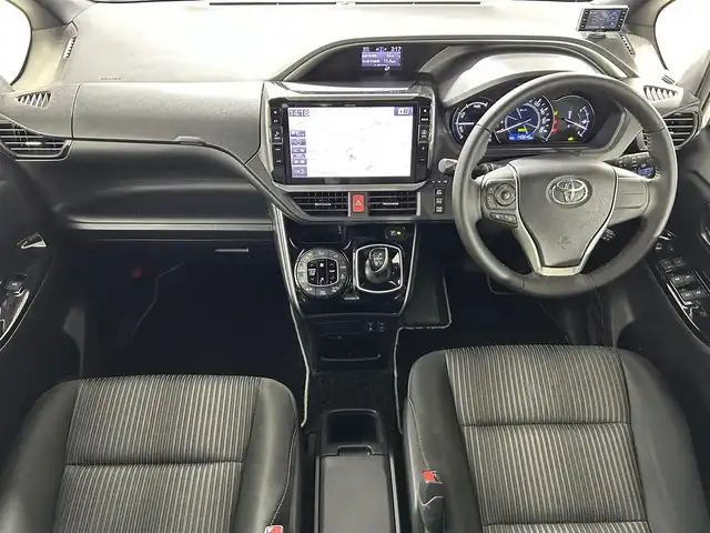トヨタ ヴォクシー ハイブリッド ZS 煌 佐賀県 2018(平30)年 14.1万km ホワイトパールクリスタルシャイン アルパイン１１インチナビ　/アルパインフリップダウンモニター　/両側パワースライドドア　/衝突被害軽減装置　/レーンキープアシスト　/オートマチックハイビーム/バックカメラ　/フルセグテレビ　/ビルトインＥＴＣ　/クルーズコントロール/純正16インチアルミホイール/LEDヘッドライト/スマートキー