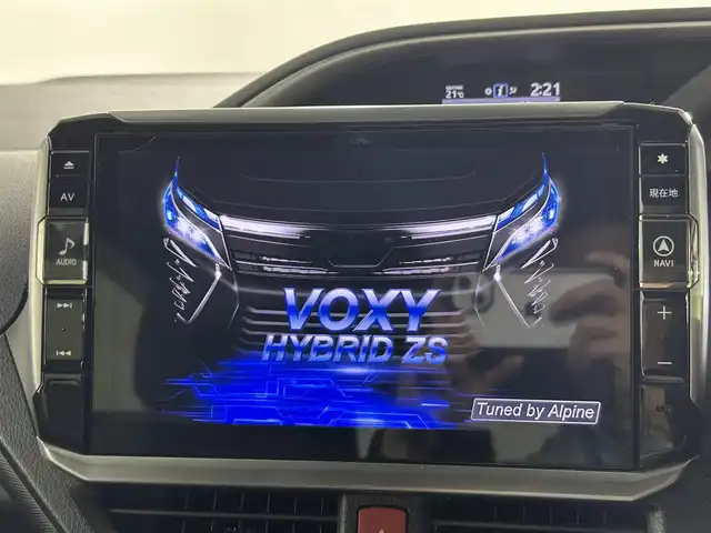 トヨタ ヴォクシー ハイブリッド ZS 煌 佐賀県 2018(平30)年 14.1万km ホワイトパールクリスタルシャイン アルパイン１１インチナビ　/アルパインフリップダウンモニター　/両側パワースライドドア　/衝突被害軽減装置　/レーンキープアシスト　/オートマチックハイビーム/バックカメラ　/フルセグテレビ　/ビルトインＥＴＣ　/クルーズコントロール/純正16インチアルミホイール/LEDヘッドライト/スマートキー