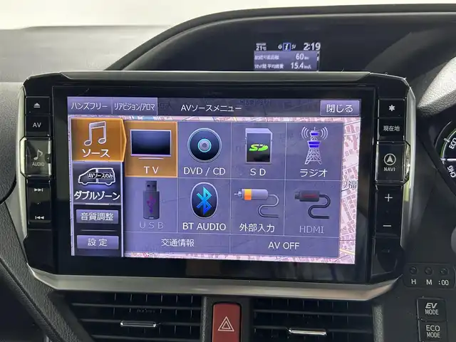 トヨタ ヴォクシー ハイブリッド ZS 煌 佐賀県 2018(平30)年 14.1万km ホワイトパールクリスタルシャイン アルパイン１１インチナビ　/アルパインフリップダウンモニター　/両側パワースライドドア　/衝突被害軽減装置　/レーンキープアシスト　/オートマチックハイビーム/バックカメラ　/フルセグテレビ　/ビルトインＥＴＣ　/クルーズコントロール/純正16インチアルミホイール/LEDヘッドライト/スマートキー