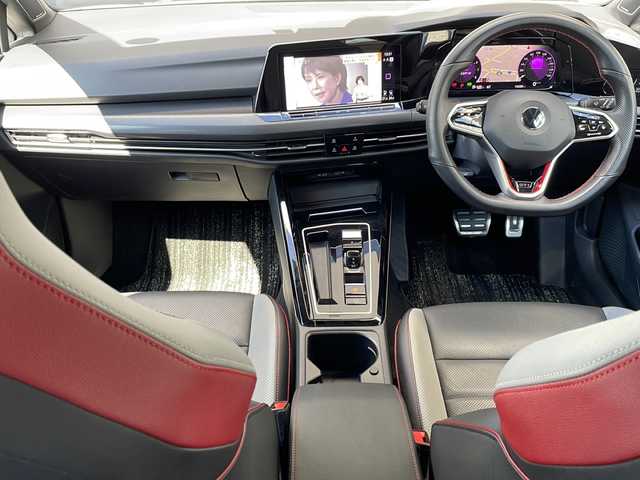 フォルクスワーゲン ＶＷ ゴルフ ＧＴＩ 山形県 2022(令4)年 1.5万km ブルーグリーン ・ワンオーナー/・サンルーフ/・純正ディスプレイオーディオ/フルセグ/Bluetooth//AppleCarPlay/AndroidAuto/・ハーマンカードンサウンドシステム/・置くだけ充電/・バックカメラ/・ビルトインETC2.0/・アダプティブクルーズコントロール/・レーンキープアシスト/・衝突被害軽減ブレーキ/・前後クリアランスソナー/・パーキングアシスト/・ヘッドアップディスプレイ/・ハンドルヒーター/・レザーシート/・D席パワーシート（シートメモリー付き）/・前席シートヒーター、ベンチレーション/・パドルシフト/・純正19インチAW/・純正AW＋スタッドレスタイヤ車載/・スペアキー1本/・保証書/・取扱説明書
