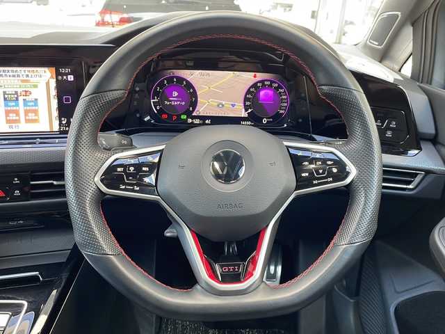 フォルクスワーゲン ＶＷ ゴルフ ＧＴＩ 山形県 2022(令4)年 1.5万km ブルーグリーン ・ワンオーナー/・サンルーフ/・純正ディスプレイオーディオ/フルセグ/Bluetooth//AppleCarPlay/AndroidAuto/・ハーマンカードンサウンドシステム/・置くだけ充電/・バックカメラ/・ビルトインETC2.0/・アダプティブクルーズコントロール/・レーンキープアシスト/・衝突被害軽減ブレーキ/・前後クリアランスソナー/・パーキングアシスト/・ヘッドアップディスプレイ/・ハンドルヒーター/・レザーシート/・D席パワーシート（シートメモリー付き）/・前席シートヒーター、ベンチレーション/・パドルシフト/・純正19インチAW/・純正AW＋スタッドレスタイヤ車載/・スペアキー1本/・保証書/・取扱説明書