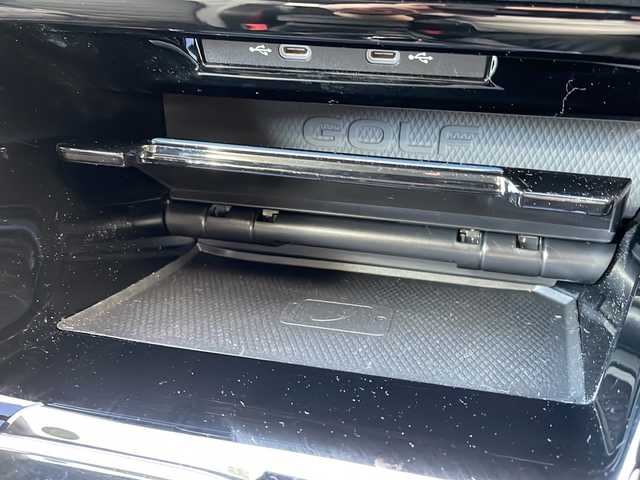 フォルクスワーゲン ＶＷ ゴルフ ＧＴＩ 山形県 2022(令4)年 1.5万km ブルーグリーン ・ワンオーナー/・サンルーフ/・純正ディスプレイオーディオ/フルセグ/Bluetooth//AppleCarPlay/AndroidAuto/・ハーマンカードンサウンドシステム/・置くだけ充電/・バックカメラ/・ビルトインETC2.0/・アダプティブクルーズコントロール/・レーンキープアシスト/・衝突被害軽減ブレーキ/・前後クリアランスソナー/・パーキングアシスト/・ヘッドアップディスプレイ/・ハンドルヒーター/・レザーシート/・D席パワーシート（シートメモリー付き）/・前席シートヒーター、ベンチレーション/・パドルシフト/・純正19インチAW/・純正AW＋スタッドレスタイヤ車載/・スペアキー1本/・保証書/・取扱説明書