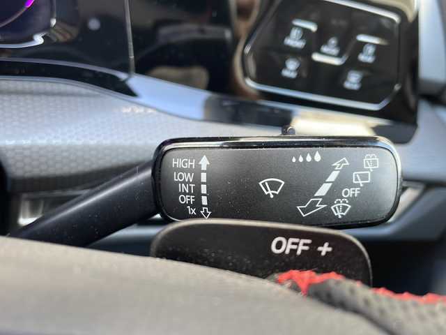 フォルクスワーゲン ＶＷ ゴルフ ＧＴＩ 山形県 2022(令4)年 1.5万km ブルーグリーン ・ワンオーナー/・サンルーフ/・純正ディスプレイオーディオ/フルセグ/Bluetooth//AppleCarPlay/AndroidAuto/・ハーマンカードンサウンドシステム/・置くだけ充電/・バックカメラ/・ビルトインETC2.0/・アダプティブクルーズコントロール/・レーンキープアシスト/・衝突被害軽減ブレーキ/・前後クリアランスソナー/・パーキングアシスト/・ヘッドアップディスプレイ/・ハンドルヒーター/・レザーシート/・D席パワーシート（シートメモリー付き）/・前席シートヒーター、ベンチレーション/・パドルシフト/・純正19インチAW/・純正AW＋スタッドレスタイヤ車載/・スペアキー1本/・保証書/・取扱説明書