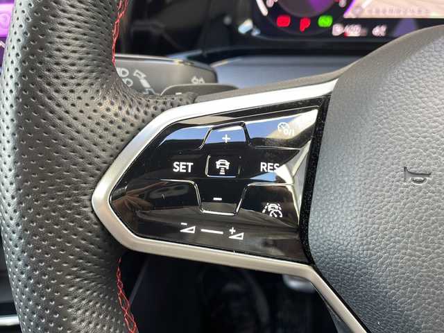 フォルクスワーゲン ＶＷ ゴルフ ＧＴＩ 山形県 2022(令4)年 1.5万km ブルーグリーン ・ワンオーナー/・サンルーフ/・純正ディスプレイオーディオ/フルセグ/Bluetooth//AppleCarPlay/AndroidAuto/・ハーマンカードンサウンドシステム/・置くだけ充電/・バックカメラ/・ビルトインETC2.0/・アダプティブクルーズコントロール/・レーンキープアシスト/・衝突被害軽減ブレーキ/・前後クリアランスソナー/・パーキングアシスト/・ヘッドアップディスプレイ/・ハンドルヒーター/・レザーシート/・D席パワーシート（シートメモリー付き）/・前席シートヒーター、ベンチレーション/・パドルシフト/・純正19インチAW/・純正AW＋スタッドレスタイヤ車載/・スペアキー1本/・保証書/・取扱説明書
