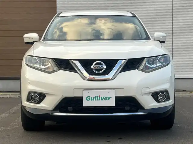 日産 エクストレイル 20X エマージェンシーブレーキ 秋田県 2015(平27)年 10.4万km ブリリアントホワイトパール ４WD/インテリジェントエマージェンシーブレーキ/純正SDナビ（DVD/CD/BT/AM/FM/USB）/フルセグ（走行中視聴不可能）/アラウンドビューモニター/社外１７インチアルミ（夏タイヤ装着）/スマートキー/純正エンジンスターター/アイドリングストップ/プッシュスタート/クルーズコントロール追従走行なし/ダウンヒルアシストコントロール/コーナーセンサー/車線逸脱防止支援システム/車両接近通報装置/ブラインドスポットモニター/ステアリングスイッチ/前席シートヒーター/ビルトインETC/センターデフロック/デジタルインナーミラー/社外フロアマット/純正ドアバイザー/オートライト/オートエアコン/パワーステアリング/パワーウィンドウ/横滑り防止/盗難防止装置/寒冷地仕様/電動格納ウィンカーミラー/取扱説明書/スペアキー×１