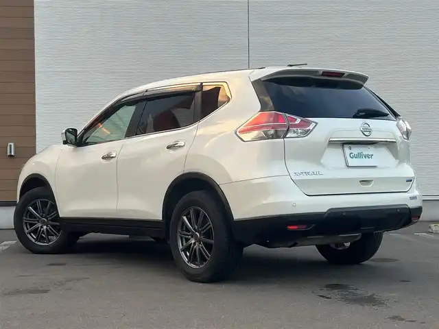 日産 エクストレイル 20X エマージェンシーブレーキ 秋田県 2015(平27)年 10.4万km ブリリアントホワイトパール ４WD/インテリジェントエマージェンシーブレーキ/純正SDナビ（DVD/CD/BT/AM/FM/USB）/フルセグ（走行中視聴不可能）/アラウンドビューモニター/社外１７インチアルミ（夏タイヤ装着）/スマートキー/純正エンジンスターター/アイドリングストップ/プッシュスタート/クルーズコントロール追従走行なし/ダウンヒルアシストコントロール/コーナーセンサー/車線逸脱防止支援システム/車両接近通報装置/ブラインドスポットモニター/ステアリングスイッチ/前席シートヒーター/ビルトインETC/センターデフロック/デジタルインナーミラー/社外フロアマット/純正ドアバイザー/オートライト/オートエアコン/パワーステアリング/パワーウィンドウ/横滑り防止/盗難防止装置/寒冷地仕様/電動格納ウィンカーミラー/取扱説明書/スペアキー×１