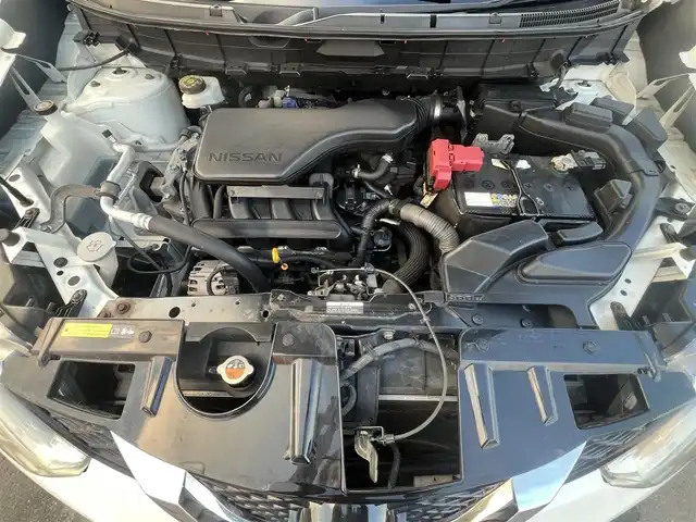 日産 エクストレイル 20X エマージェンシーブレーキ 秋田県 2015(平27)年 10.4万km ブリリアントホワイトパール ４WD/インテリジェントエマージェンシーブレーキ/純正SDナビ（DVD/CD/BT/AM/FM/USB）/フルセグ（走行中視聴不可能）/アラウンドビューモニター/社外１７インチアルミ（夏タイヤ装着）/スマートキー/純正エンジンスターター/アイドリングストップ/プッシュスタート/クルーズコントロール追従走行なし/ダウンヒルアシストコントロール/コーナーセンサー/車線逸脱防止支援システム/車両接近通報装置/ブラインドスポットモニター/ステアリングスイッチ/前席シートヒーター/ビルトインETC/センターデフロック/デジタルインナーミラー/社外フロアマット/純正ドアバイザー/オートライト/オートエアコン/パワーステアリング/パワーウィンドウ/横滑り防止/盗難防止装置/寒冷地仕様/電動格納ウィンカーミラー/取扱説明書/スペアキー×１