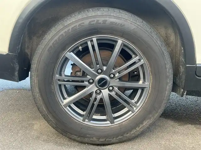 日産 エクストレイル 20X エマージェンシーブレーキ 秋田県 2015(平27)年 10.4万km ブリリアントホワイトパール ４WD/インテリジェントエマージェンシーブレーキ/純正SDナビ（DVD/CD/BT/AM/FM/USB）/フルセグ（走行中視聴不可能）/アラウンドビューモニター/社外１７インチアルミ（夏タイヤ装着）/スマートキー/純正エンジンスターター/アイドリングストップ/プッシュスタート/クルーズコントロール追従走行なし/ダウンヒルアシストコントロール/コーナーセンサー/車線逸脱防止支援システム/車両接近通報装置/ブラインドスポットモニター/ステアリングスイッチ/前席シートヒーター/ビルトインETC/センターデフロック/デジタルインナーミラー/社外フロアマット/純正ドアバイザー/オートライト/オートエアコン/パワーステアリング/パワーウィンドウ/横滑り防止/盗難防止装置/寒冷地仕様/電動格納ウィンカーミラー/取扱説明書/スペアキー×１