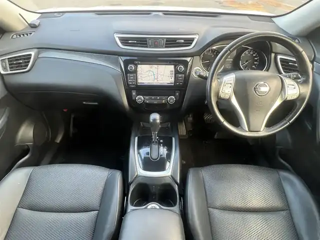 日産 エクストレイル 20X エマージェンシーブレーキ 秋田県 2015(平27)年 10.4万km ブリリアントホワイトパール ４WD/インテリジェントエマージェンシーブレーキ/純正SDナビ（DVD/CD/BT/AM/FM/USB）/フルセグ（走行中視聴不可能）/アラウンドビューモニター/社外１７インチアルミ（夏タイヤ装着）/スマートキー/純正エンジンスターター/アイドリングストップ/プッシュスタート/クルーズコントロール追従走行なし/ダウンヒルアシストコントロール/コーナーセンサー/車線逸脱防止支援システム/車両接近通報装置/ブラインドスポットモニター/ステアリングスイッチ/前席シートヒーター/ビルトインETC/センターデフロック/デジタルインナーミラー/社外フロアマット/純正ドアバイザー/オートライト/オートエアコン/パワーステアリング/パワーウィンドウ/横滑り防止/盗難防止装置/寒冷地仕様/電動格納ウィンカーミラー/取扱説明書/スペアキー×１