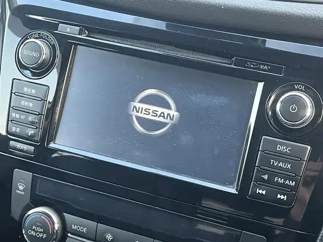 日産 エクストレイル 20X エマージェンシーブレーキ 秋田県 2015(平27)年 10.4万km ブリリアントホワイトパール ４WD/インテリジェントエマージェンシーブレーキ/純正SDナビ（DVD/CD/BT/AM/FM/USB）/フルセグ（走行中視聴不可能）/アラウンドビューモニター/社外１７インチアルミ（夏タイヤ装着）/スマートキー/純正エンジンスターター/アイドリングストップ/プッシュスタート/クルーズコントロール追従走行なし/ダウンヒルアシストコントロール/コーナーセンサー/車線逸脱防止支援システム/車両接近通報装置/ブラインドスポットモニター/ステアリングスイッチ/前席シートヒーター/ビルトインETC/センターデフロック/デジタルインナーミラー/社外フロアマット/純正ドアバイザー/オートライト/オートエアコン/パワーステアリング/パワーウィンドウ/横滑り防止/盗難防止装置/寒冷地仕様/電動格納ウィンカーミラー/取扱説明書/スペアキー×１