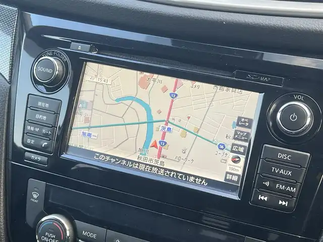 日産 エクストレイル 20X エマージェンシーブレーキ 秋田県 2015(平27)年 10.4万km ブリリアントホワイトパール ４WD/インテリジェントエマージェンシーブレーキ/純正SDナビ（DVD/CD/BT/AM/FM/USB）/フルセグ（走行中視聴不可能）/アラウンドビューモニター/社外１７インチアルミ（夏タイヤ装着）/スマートキー/純正エンジンスターター/アイドリングストップ/プッシュスタート/クルーズコントロール追従走行なし/ダウンヒルアシストコントロール/コーナーセンサー/車線逸脱防止支援システム/車両接近通報装置/ブラインドスポットモニター/ステアリングスイッチ/前席シートヒーター/ビルトインETC/センターデフロック/デジタルインナーミラー/社外フロアマット/純正ドアバイザー/オートライト/オートエアコン/パワーステアリング/パワーウィンドウ/横滑り防止/盗難防止装置/寒冷地仕様/電動格納ウィンカーミラー/取扱説明書/スペアキー×１