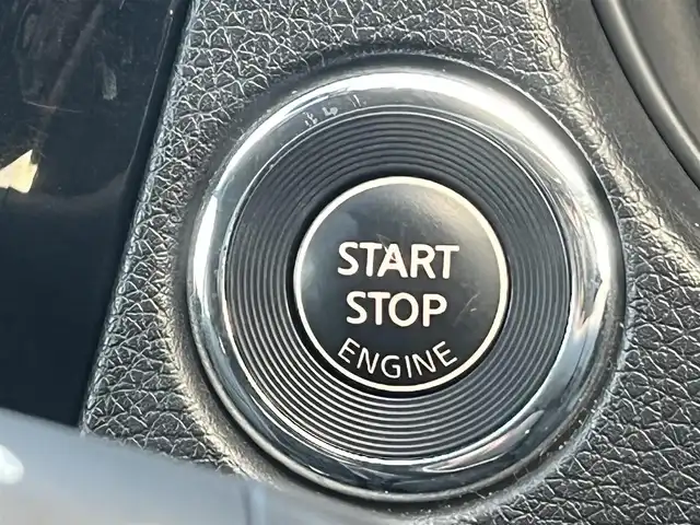 日産 エクストレイル 20X エマージェンシーブレーキ 秋田県 2015(平27)年 10.4万km ブリリアントホワイトパール ４WD/インテリジェントエマージェンシーブレーキ/純正SDナビ（DVD/CD/BT/AM/FM/USB）/フルセグ（走行中視聴不可能）/アラウンドビューモニター/社外１７インチアルミ（夏タイヤ装着）/スマートキー/純正エンジンスターター/アイドリングストップ/プッシュスタート/クルーズコントロール追従走行なし/ダウンヒルアシストコントロール/コーナーセンサー/車線逸脱防止支援システム/車両接近通報装置/ブラインドスポットモニター/ステアリングスイッチ/前席シートヒーター/ビルトインETC/センターデフロック/デジタルインナーミラー/社外フロアマット/純正ドアバイザー/オートライト/オートエアコン/パワーステアリング/パワーウィンドウ/横滑り防止/盗難防止装置/寒冷地仕様/電動格納ウィンカーミラー/取扱説明書/スペアキー×１