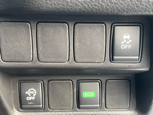 日産 エクストレイル 20X エマージェンシーブレーキ 秋田県 2015(平27)年 10.4万km ブリリアントホワイトパール ４WD/インテリジェントエマージェンシーブレーキ/純正SDナビ（DVD/CD/BT/AM/FM/USB）/フルセグ（走行中視聴不可能）/アラウンドビューモニター/社外１７インチアルミ（夏タイヤ装着）/スマートキー/純正エンジンスターター/アイドリングストップ/プッシュスタート/クルーズコントロール追従走行なし/ダウンヒルアシストコントロール/コーナーセンサー/車線逸脱防止支援システム/車両接近通報装置/ブラインドスポットモニター/ステアリングスイッチ/前席シートヒーター/ビルトインETC/センターデフロック/デジタルインナーミラー/社外フロアマット/純正ドアバイザー/オートライト/オートエアコン/パワーステアリング/パワーウィンドウ/横滑り防止/盗難防止装置/寒冷地仕様/電動格納ウィンカーミラー/取扱説明書/スペアキー×１