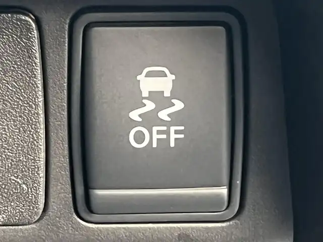 日産 エクストレイル 20X エマージェンシーブレーキ 秋田県 2015(平27)年 10.4万km ブリリアントホワイトパール ４WD/インテリジェントエマージェンシーブレーキ/純正SDナビ（DVD/CD/BT/AM/FM/USB）/フルセグ（走行中視聴不可能）/アラウンドビューモニター/社外１７インチアルミ（夏タイヤ装着）/スマートキー/純正エンジンスターター/アイドリングストップ/プッシュスタート/クルーズコントロール追従走行なし/ダウンヒルアシストコントロール/コーナーセンサー/車線逸脱防止支援システム/車両接近通報装置/ブラインドスポットモニター/ステアリングスイッチ/前席シートヒーター/ビルトインETC/センターデフロック/デジタルインナーミラー/社外フロアマット/純正ドアバイザー/オートライト/オートエアコン/パワーステアリング/パワーウィンドウ/横滑り防止/盗難防止装置/寒冷地仕様/電動格納ウィンカーミラー/取扱説明書/スペアキー×１