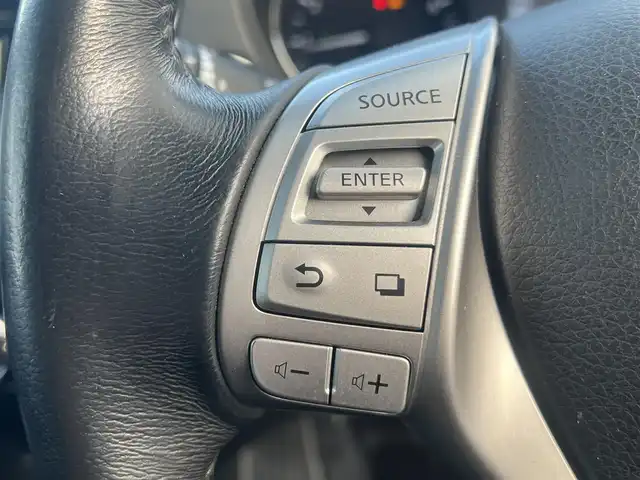 日産 エクストレイル 20X エマージェンシーブレーキ 秋田県 2015(平27)年 10.4万km ブリリアントホワイトパール ４WD/インテリジェントエマージェンシーブレーキ/純正SDナビ（DVD/CD/BT/AM/FM/USB）/フルセグ（走行中視聴不可能）/アラウンドビューモニター/社外１７インチアルミ（夏タイヤ装着）/スマートキー/純正エンジンスターター/アイドリングストップ/プッシュスタート/クルーズコントロール追従走行なし/ダウンヒルアシストコントロール/コーナーセンサー/車線逸脱防止支援システム/車両接近通報装置/ブラインドスポットモニター/ステアリングスイッチ/前席シートヒーター/ビルトインETC/センターデフロック/デジタルインナーミラー/社外フロアマット/純正ドアバイザー/オートライト/オートエアコン/パワーステアリング/パワーウィンドウ/横滑り防止/盗難防止装置/寒冷地仕様/電動格納ウィンカーミラー/取扱説明書/スペアキー×１