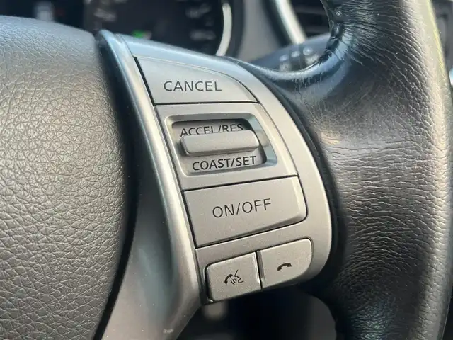 日産 エクストレイル 20X エマージェンシーブレーキ 秋田県 2015(平27)年 10.4万km ブリリアントホワイトパール ４WD/インテリジェントエマージェンシーブレーキ/純正SDナビ（DVD/CD/BT/AM/FM/USB）/フルセグ（走行中視聴不可能）/アラウンドビューモニター/社外１７インチアルミ（夏タイヤ装着）/スマートキー/純正エンジンスターター/アイドリングストップ/プッシュスタート/クルーズコントロール追従走行なし/ダウンヒルアシストコントロール/コーナーセンサー/車線逸脱防止支援システム/車両接近通報装置/ブラインドスポットモニター/ステアリングスイッチ/前席シートヒーター/ビルトインETC/センターデフロック/デジタルインナーミラー/社外フロアマット/純正ドアバイザー/オートライト/オートエアコン/パワーステアリング/パワーウィンドウ/横滑り防止/盗難防止装置/寒冷地仕様/電動格納ウィンカーミラー/取扱説明書/スペアキー×１