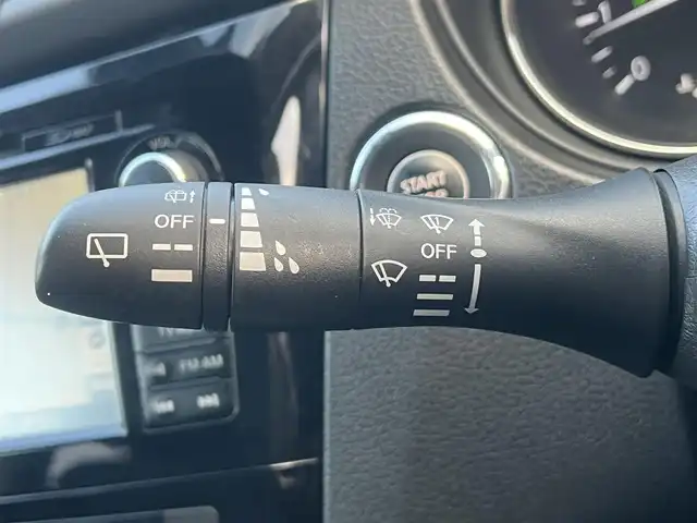 日産 エクストレイル 20X エマージェンシーブレーキ 秋田県 2015(平27)年 10.4万km ブリリアントホワイトパール ４WD/インテリジェントエマージェンシーブレーキ/純正SDナビ（DVD/CD/BT/AM/FM/USB）/フルセグ（走行中視聴不可能）/アラウンドビューモニター/社外１７インチアルミ（夏タイヤ装着）/スマートキー/純正エンジンスターター/アイドリングストップ/プッシュスタート/クルーズコントロール追従走行なし/ダウンヒルアシストコントロール/コーナーセンサー/車線逸脱防止支援システム/車両接近通報装置/ブラインドスポットモニター/ステアリングスイッチ/前席シートヒーター/ビルトインETC/センターデフロック/デジタルインナーミラー/社外フロアマット/純正ドアバイザー/オートライト/オートエアコン/パワーステアリング/パワーウィンドウ/横滑り防止/盗難防止装置/寒冷地仕様/電動格納ウィンカーミラー/取扱説明書/スペアキー×１