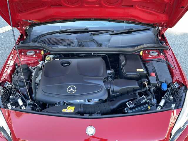 メルセデス・ベンツ Ａ１８０ AMG スタイル 大阪府 2015(平27)年 2.6万km ジュピターレッド 純正ナビ【TV/BlueTooth/CD・DVD】/バックカメラ/メモリー機能付パワーシート【運転席】/クルーズコントロール/アイドリングストップ/前席シートヒーター/アダプティブハイビームアシスト/パークトロニック/LEDヘッドランプ/前後ドライブレコーダー/18インチ5本スポークアルミホイール/パドルシフト/DYNAMICSELECT