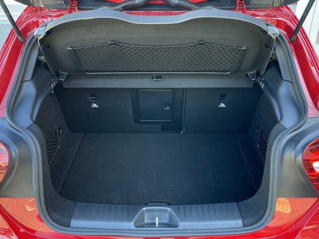 メルセデス・ベンツ Ａ１８０ AMG スタイル 大阪府 2015(平27)年 2.6万km ジュピターレッド 純正ナビ【TV/BlueTooth/CD・DVD】/バックカメラ/メモリー機能付パワーシート【運転席】/クルーズコントロール/アイドリングストップ/前席シートヒーター/アダプティブハイビームアシスト/パークトロニック/LEDヘッドランプ/前後ドライブレコーダー/18インチ5本スポークアルミホイール/パドルシフト/DYNAMICSELECT