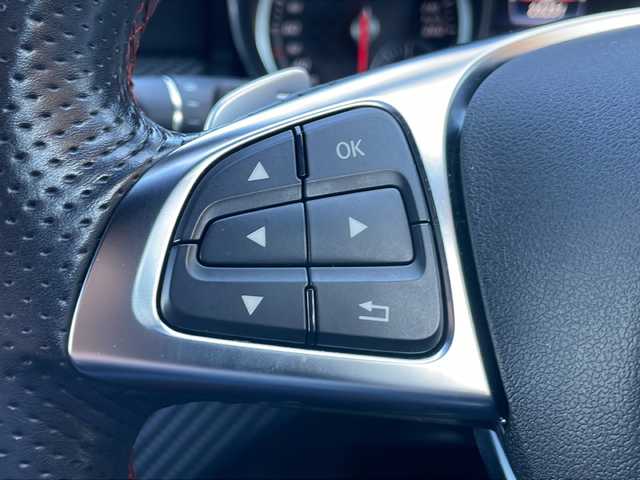 メルセデス・ベンツ Ａ１８０ AMG スタイル 大阪府 2015(平27)年 2.6万km ジュピターレッド 純正ナビ【TV/BlueTooth/CD・DVD】/バックカメラ/メモリー機能付パワーシート【運転席】/クルーズコントロール/アイドリングストップ/前席シートヒーター/アダプティブハイビームアシスト/パークトロニック/LEDヘッドランプ/前後ドライブレコーダー/18インチ5本スポークアルミホイール/パドルシフト/DYNAMICSELECT