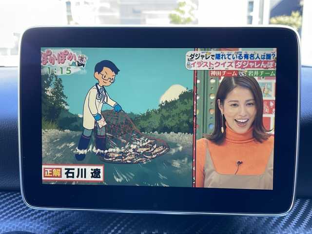 メルセデス・ベンツ Ａ１８０ AMG スタイル 大阪府 2015(平27)年 2.6万km ジュピターレッド 純正ナビ【TV/BlueTooth/CD・DVD】/バックカメラ/メモリー機能付パワーシート【運転席】/クルーズコントロール/アイドリングストップ/前席シートヒーター/アダプティブハイビームアシスト/パークトロニック/LEDヘッドランプ/前後ドライブレコーダー/18インチ5本スポークアルミホイール/パドルシフト/DYNAMICSELECT