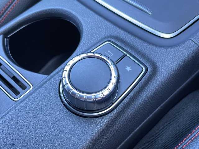 メルセデス・ベンツ Ａ１８０ AMG スタイル 大阪府 2015(平27)年 2.6万km ジュピターレッド 純正ナビ【TV/BlueTooth/CD・DVD】/バックカメラ/メモリー機能付パワーシート【運転席】/クルーズコントロール/アイドリングストップ/前席シートヒーター/アダプティブハイビームアシスト/パークトロニック/LEDヘッドランプ/前後ドライブレコーダー/18インチ5本スポークアルミホイール/パドルシフト/DYNAMICSELECT