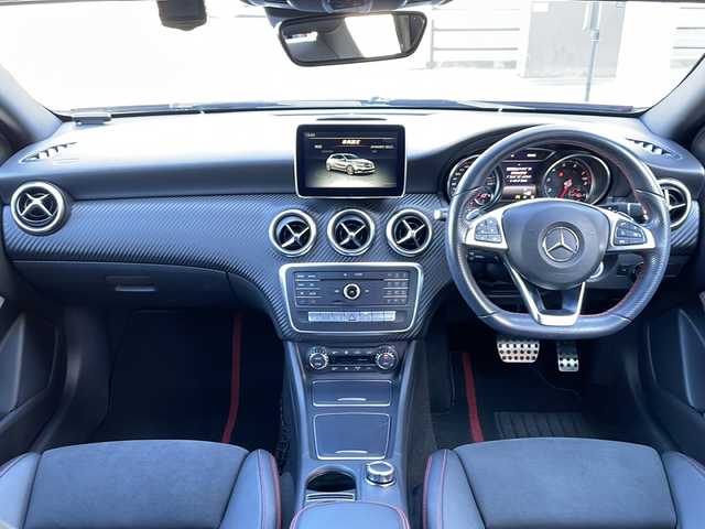 メルセデス・ベンツ Ａ１８０ AMG スタイル 大阪府 2015(平27)年 2.6万km ジュピターレッド 純正ナビ【TV/BlueTooth/CD・DVD】/バックカメラ/メモリー機能付パワーシート【運転席】/クルーズコントロール/アイドリングストップ/前席シートヒーター/アダプティブハイビームアシスト/パークトロニック/LEDヘッドランプ/前後ドライブレコーダー/18インチ5本スポークアルミホイール/パドルシフト/DYNAMICSELECT