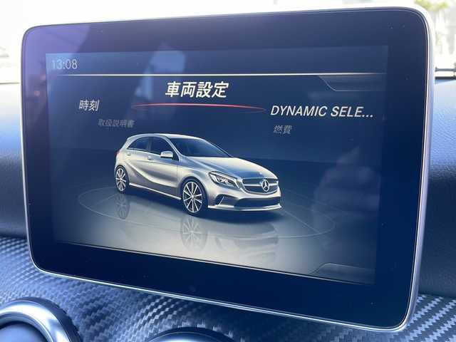 メルセデス・ベンツ Ａ１８０ AMG スタイル 大阪府 2015(平27)年 2.6万km ジュピターレッド 純正ナビ【TV/BlueTooth/CD・DVD】/バックカメラ/メモリー機能付パワーシート【運転席】/クルーズコントロール/アイドリングストップ/前席シートヒーター/アダプティブハイビームアシスト/パークトロニック/LEDヘッドランプ/前後ドライブレコーダー/18インチ5本スポークアルミホイール/パドルシフト/DYNAMICSELECT