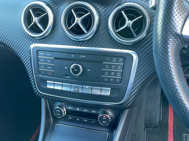 メルセデス・ベンツ Ａ１８０ AMG スタイル 大阪府 2015(平27)年 2.6万km ジュピターレッド 純正ナビ【TV/BlueTooth/CD・DVD】/バックカメラ/メモリー機能付パワーシート【運転席】/クルーズコントロール/アイドリングストップ/前席シートヒーター/アダプティブハイビームアシスト/パークトロニック/LEDヘッドランプ/前後ドライブレコーダー/18インチ5本スポークアルミホイール/パドルシフト/DYNAMICSELECT