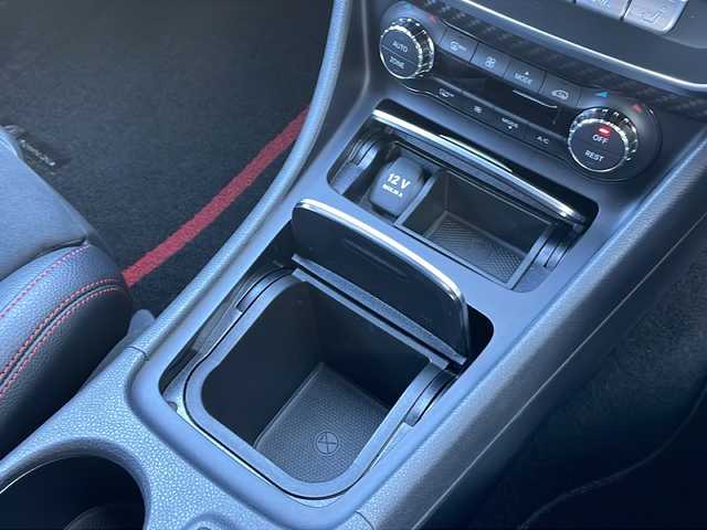 メルセデス・ベンツ Ａ１８０ AMG スタイル 大阪府 2015(平27)年 2.6万km ジュピターレッド 純正ナビ【TV/BlueTooth/CD・DVD】/バックカメラ/メモリー機能付パワーシート【運転席】/クルーズコントロール/アイドリングストップ/前席シートヒーター/アダプティブハイビームアシスト/パークトロニック/LEDヘッドランプ/前後ドライブレコーダー/18インチ5本スポークアルミホイール/パドルシフト/DYNAMICSELECT