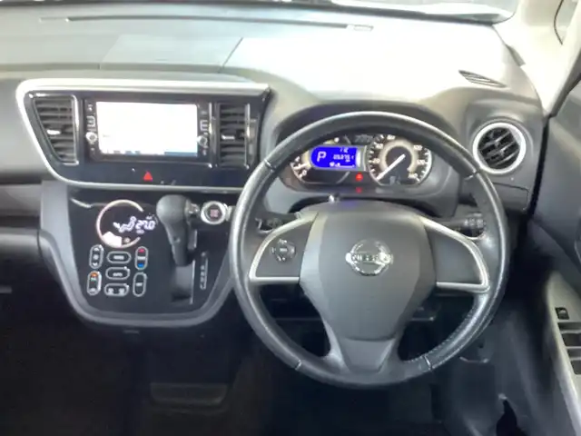 日産 デイズ ルークス ハイウェイスターX 大阪府 2016(平28)年 5.4万km アメジストブラック/シルキーホワイト 純正ナビ・フルセグTV・CD・DVD・/　　Bluetooth・AUX・USB/アラウンドビューモニター/左後パワースライドドア/ステアリングスイッチ/HIDヘッドライト/ETC/フォグランプ/インテリキー2個/後席ロールバイザー/純正ドライブレコーダー/電動格納ウインカーミラー/純正14インチアルミホイール/インテリジェントエマージェンシーブレーキ