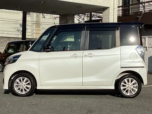 日産 デイズ ルークス ハイウェイスターX 大阪府 2016(平28)年 5.4万km アメジストブラック/シルキーホワイト 純正ナビ・フルセグTV・CD・DVD・/　　Bluetooth・AUX・USB/アラウンドビューモニター/左後パワースライドドア/ステアリングスイッチ/HIDヘッドライト/ETC/フォグランプ/インテリキー2個/後席ロールバイザー/純正ドライブレコーダー/電動格納ウインカーミラー/純正14インチアルミホイール/インテリジェントエマージェンシーブレーキ