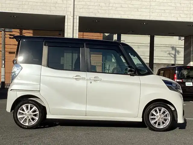 日産 デイズ ルークス ハイウェイスターX 大阪府 2016(平28)年 5.4万km アメジストブラック/シルキーホワイト 純正ナビ・フルセグTV・CD・DVD・/　　Bluetooth・AUX・USB/アラウンドビューモニター/左後パワースライドドア/ステアリングスイッチ/HIDヘッドライト/ETC/フォグランプ/インテリキー2個/後席ロールバイザー/純正ドライブレコーダー/電動格納ウインカーミラー/純正14インチアルミホイール/インテリジェントエマージェンシーブレーキ