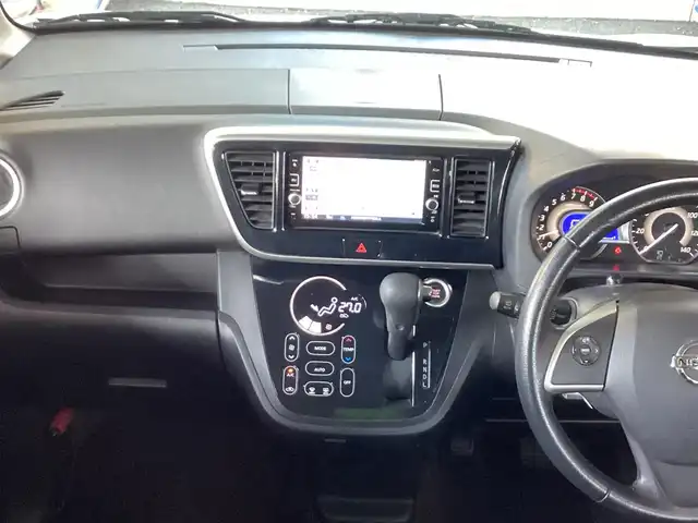 日産 デイズ ルークス ハイウェイスターX 大阪府 2016(平28)年 5.4万km アメジストブラック/シルキーホワイト 純正ナビ・フルセグTV・CD・DVD・/　　Bluetooth・AUX・USB/アラウンドビューモニター/左後パワースライドドア/ステアリングスイッチ/HIDヘッドライト/ETC/フォグランプ/インテリキー2個/後席ロールバイザー/純正ドライブレコーダー/電動格納ウインカーミラー/純正14インチアルミホイール/インテリジェントエマージェンシーブレーキ