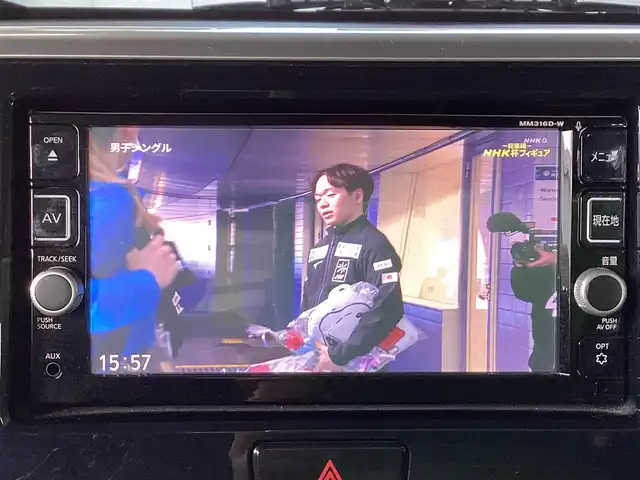 日産 デイズ ルークス ハイウェイスターX 大阪府 2016(平28)年 5.4万km アメジストブラック/シルキーホワイト 純正ナビ・フルセグTV・CD・DVD・/　　Bluetooth・AUX・USB/アラウンドビューモニター/左後パワースライドドア/ステアリングスイッチ/HIDヘッドライト/ETC/フォグランプ/インテリキー2個/後席ロールバイザー/純正ドライブレコーダー/電動格納ウインカーミラー/純正14インチアルミホイール/インテリジェントエマージェンシーブレーキ