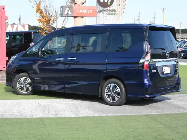 日産 セレナ e－パワー ハイウェイスター V 千葉県 2022(令4)年 3.1万km アズライトブルー エマージェンシーブレーキ/プロパイロット/インテリジェントクルーズコントロール/インテリジェントルームミラー/ハンズフリー両側パワースライドドア/純正SDナビ/地デジTV/【BD/DVD/CD再生機能　Bluetooth接続】/アラウンドビューモニター/フリップダウンモニター/ドライブレコーダー/革巻きステアリング/ステアリングスイッチ/ETC/LEDヘッドライト/フォグライト/ウインカーミラー/コーナーセンサー/純正15インチアルミホイル/サイド/カーテンエアバッグ/インテリジェントキー