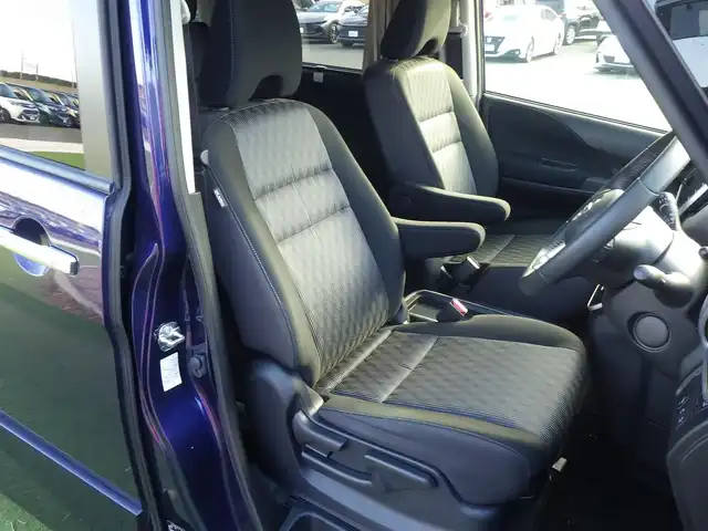 日産 セレナ e－パワー ハイウェイスター V 千葉県 2022(令4)年 3.1万km アズライトブルー エマージェンシーブレーキ/プロパイロット/インテリジェントクルーズコントロール/インテリジェントルームミラー/ハンズフリー両側パワースライドドア/純正SDナビ/地デジTV/【BD/DVD/CD再生機能　Bluetooth接続】/アラウンドビューモニター/フリップダウンモニター/ドライブレコーダー/革巻きステアリング/ステアリングスイッチ/ETC/LEDヘッドライト/フォグライト/ウインカーミラー/コーナーセンサー/純正15インチアルミホイル/サイド/カーテンエアバッグ/インテリジェントキー