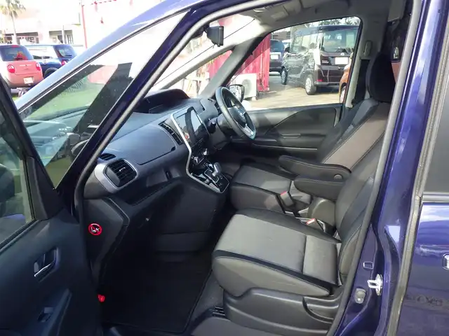 日産 セレナ e－パワー ハイウェイスター V 千葉県 2022(令4)年 3.1万km アズライトブルー エマージェンシーブレーキ/プロパイロット/インテリジェントクルーズコントロール/インテリジェントルームミラー/ハンズフリー両側パワースライドドア/純正SDナビ/地デジTV/【BD/DVD/CD再生機能　Bluetooth接続】/アラウンドビューモニター/フリップダウンモニター/ドライブレコーダー/革巻きステアリング/ステアリングスイッチ/ETC/LEDヘッドライト/フォグライト/ウインカーミラー/コーナーセンサー/純正15インチアルミホイル/サイド/カーテンエアバッグ/インテリジェントキー