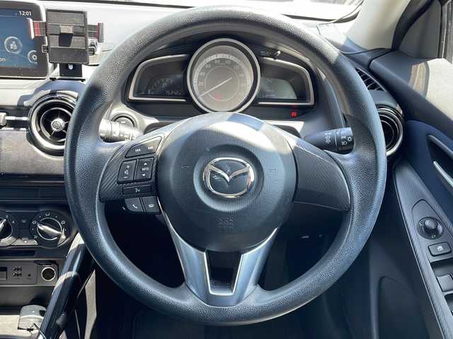 マツダ デミオ 13S 山口県 2015(平27)年 7.6万km ディープクリスタルブルーマイカ 純正HDDナビ/Bluetooth接続/アイドリングストップ/スペアキー有/LEDライト/パワーウィンドウ/パワーステアリング/W+ダブルエアバッグ/衝突被害軽減システム/盗難防止装置/横滑り防止装置/ABS/エアシート/シートヒーター