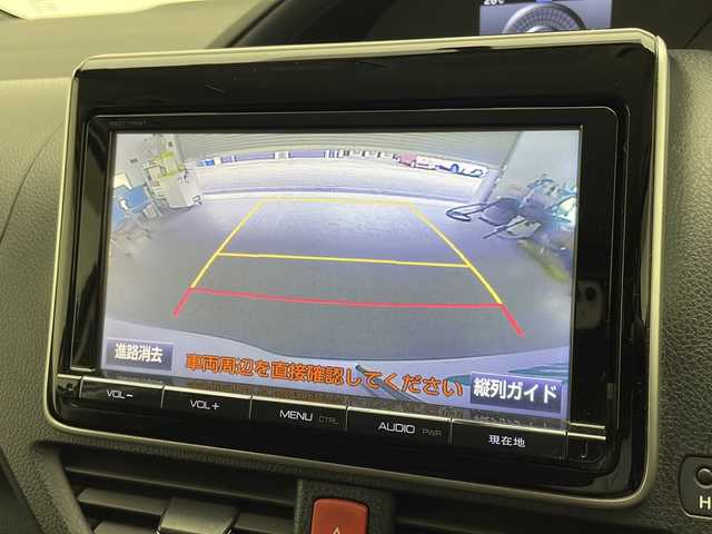 トヨタ ヴォクシー V 宮崎県 2015(平27)年 15.9万km ホワイトパールクリスタルシャイン 禁煙車/純正9型ナビTV/（NSZT-Y64T/CD/DVD/Bluetooth/フルセグTV)/純正バックカメラ/純正TRDエアロ/純正ルーフエンドスポイラー/純正15インチアルミ/純正ビルトインETC/純正フロアマット/両側電動スライドドア/クルーズコントロール/オートマチックハイビーム/デュアルオートエアコン/オート電動格納ミラー/ウインカードアミラー/本革巻ハンドル/スマートキー/プッシュエンジンスタート/スペアキー