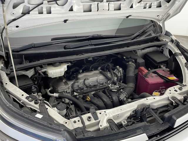 トヨタ ヴォクシー V 宮崎県 2015(平27)年 15.9万km ホワイトパールクリスタルシャイン 禁煙車/純正9型ナビTV/（NSZT-Y64T/CD/DVD/Bluetooth/フルセグTV)/純正バックカメラ/純正TRDエアロ/純正ルーフエンドスポイラー/純正15インチアルミ/純正ビルトインETC/純正フロアマット/両側電動スライドドア/クルーズコントロール/オートマチックハイビーム/デュアルオートエアコン/オート電動格納ミラー/ウインカードアミラー/本革巻ハンドル/スマートキー/プッシュエンジンスタート/スペアキー