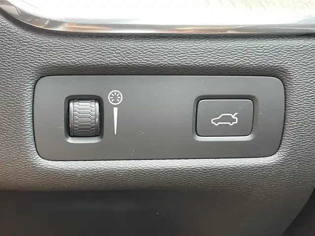 ボルボ ＸＣ６０ D4 AWD インスクリプション 石川県 2018(平30)年 7.2万km 黒 茶革シート/シートベンチレーション/Ｈａｒｍａｎ／Ｋａｒｄｏｎ/衝突軽減Ｂ/ＡＣＣ/ＢＩＬＳ/純正ナビ/ＡｐｐｌｅＣａｒＰｌａｙ/フルセグＴＶ/３６０カメラ/クリアランスソナー/電動リアゲート