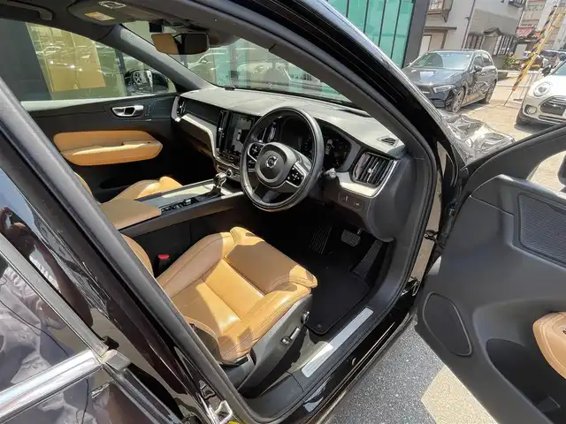 ボルボ ＸＣ６０ D4 AWD インスクリプション 石川県 2018(平30)年 7.2万km 黒 茶革シート/シートベンチレーション/Ｈａｒｍａｎ／Ｋａｒｄｏｎ/衝突軽減Ｂ/ＡＣＣ/ＢＩＬＳ/純正ナビ/ＡｐｐｌｅＣａｒＰｌａｙ/フルセグＴＶ/３６０カメラ/クリアランスソナー/電動リアゲート