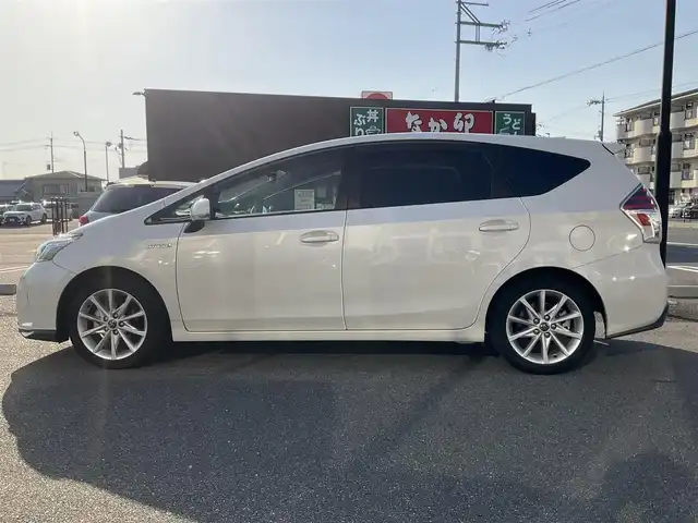 トヨタ プリウス α G ツーリングセレクション 滋賀県 2018(平30)年 6万km ホワイトパールクリスタルシャイン トヨタセーフティセンス/・プリクラッシュセーフティ/・レーンディパーチャーアラート/・オートマチックハイビーム/・レーダークルーズコントロール/パノラマルーフ/純正9インチナビ/Bluetooth、CD、DVD、フルセグテレビ/フロント/バックカメラ/ダブルツィーターシステム/ビルトインETC2.0/純正エンジンスターター/前後ドライブレコーダー/ハーフレザーシート/LEDヘッドライト/LEDフォグランプ/純正17インチアルミホイール/スペアキー有り/取扱説明書/保証書