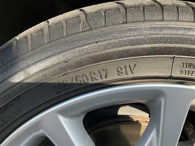 トヨタ プリウス α G ツーリングセレクション 滋賀県 2018(平30)年 6万km ホワイトパールクリスタルシャイン トヨタセーフティセンス/・プリクラッシュセーフティ/・レーンディパーチャーアラート/・オートマチックハイビーム/・レーダークルーズコントロール/パノラマルーフ/純正9インチナビ/Bluetooth、CD、DVD、フルセグテレビ/フロント/バックカメラ/ダブルツィーターシステム/ビルトインETC2.0/純正エンジンスターター/前後ドライブレコーダー/ハーフレザーシート/LEDヘッドライト/LEDフォグランプ/純正17インチアルミホイール/スペアキー有り/取扱説明書/保証書