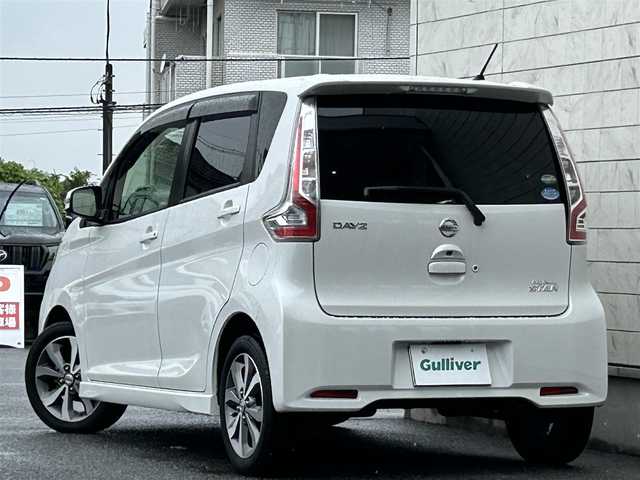 日産 デイズ ハイウェイスターX 埼玉県 2015(平27)年 3.5万km ホワイトパール 外部検査済み/登録時走行34617km/車検R8年11月10日/後期型/エマージェンシーブレーキ/アラウンドビューモニター/KENWOODナビゲーション/（CD/DVD/フルセグ/Bluetooth）/純正OP15インチアルミホイール/スリップコントロール/HIDヘッドライト/オートハイビーム/アイドリングストップ/デジタルオートエアコン/フロアマット/ドアバイザー/スマートキー2個/新車保証書/取扱説明書