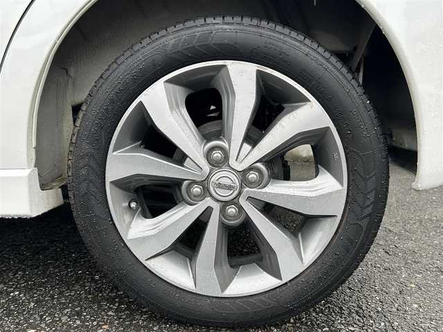 日産 デイズ ハイウェイスターX 埼玉県 2015(平27)年 3.5万km ホワイトパール 外部検査済み/登録時走行34617km/車検R8年11月10日/後期型/エマージェンシーブレーキ/アラウンドビューモニター/KENWOODナビゲーション/（CD/DVD/フルセグ/Bluetooth）/純正OP15インチアルミホイール/スリップコントロール/HIDヘッドライト/オートハイビーム/アイドリングストップ/デジタルオートエアコン/フロアマット/ドアバイザー/スマートキー2個/新車保証書/取扱説明書