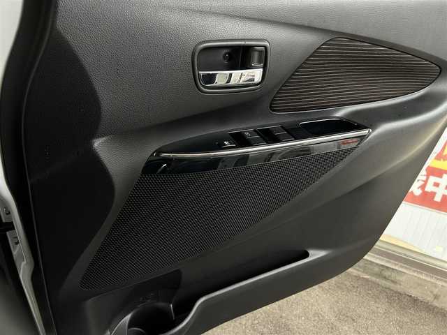 日産 デイズ ハイウェイスターX 埼玉県 2015(平27)年 3.5万km ホワイトパール 外部検査済み/登録時走行34617km/車検R8年11月10日/後期型/エマージェンシーブレーキ/アラウンドビューモニター/KENWOODナビゲーション/（CD/DVD/フルセグ/Bluetooth）/純正OP15インチアルミホイール/スリップコントロール/HIDヘッドライト/オートハイビーム/アイドリングストップ/デジタルオートエアコン/フロアマット/ドアバイザー/スマートキー2個/新車保証書/取扱説明書